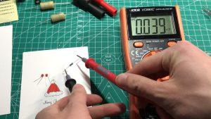 How to measure capacitor resistance